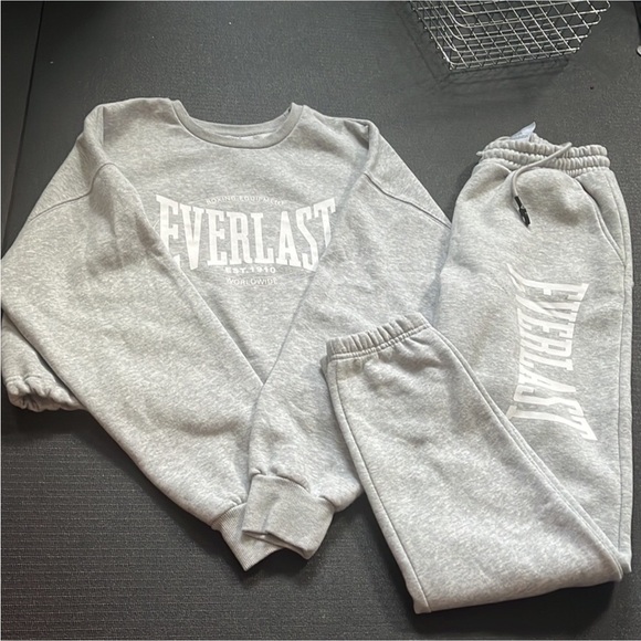 Everlast Jogging Suit - Picture 1 of 3